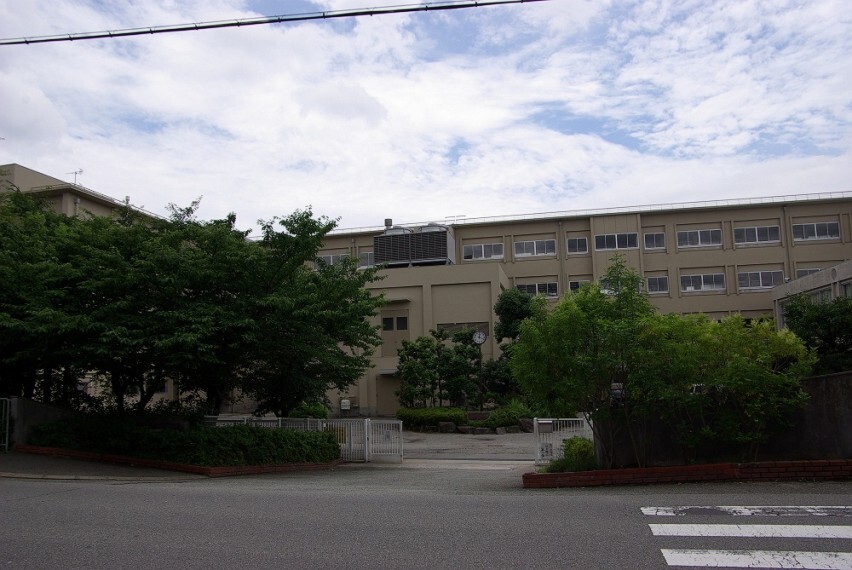 中学校 【中学校】宝塚市立宝塚中学校まで2710m