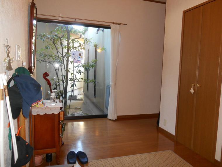 中庭のある造りで癒しの空間になっています。