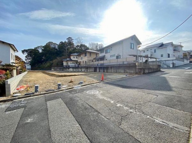 周辺の街並み 前道幅員6mでお車の駐車もスムーズですね!
