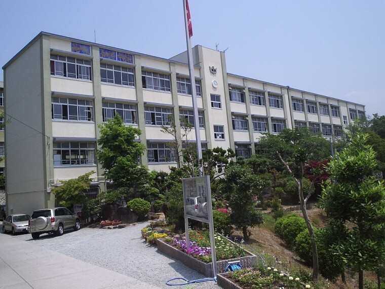 中学校 【中学校】伊川谷中学校まで1295m