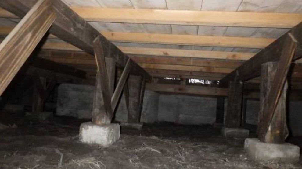 構造・工法・仕様 中古住宅の3大リスクである、雨漏り、主要構造部分の欠陥や腐食、給排水管の漏水や故障を2年間保証します。その前提で床下まで確認の上でリフォームし、シロアリの被害調査と防除工事もおこないます。