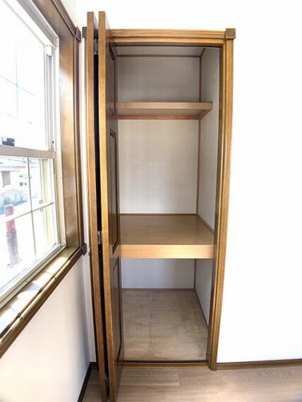 収納 2階南東側洋室の収納
