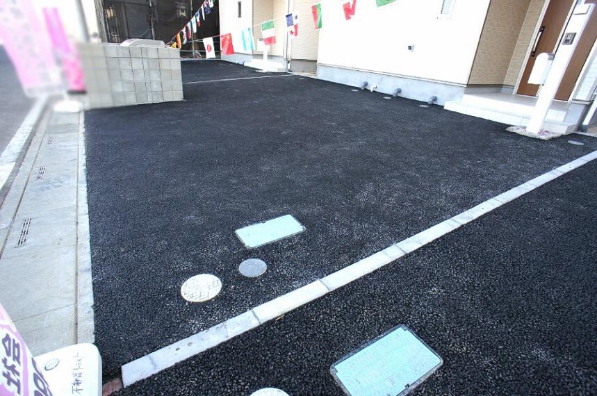駐車場 生活に欠かせない自転車も置ける駐車スペース。