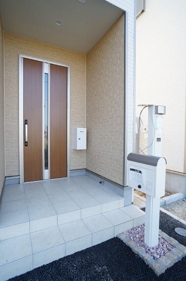 玄関 大切な家族、来客を出迎える玄関。入口からこだわりのデザインだと気分も違います。