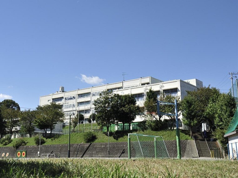 小学校 横浜市立上大岡小学校