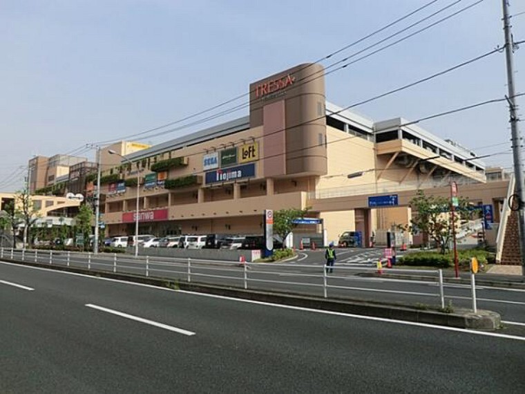 ショッピングセンター トレッサ横浜 約1800m