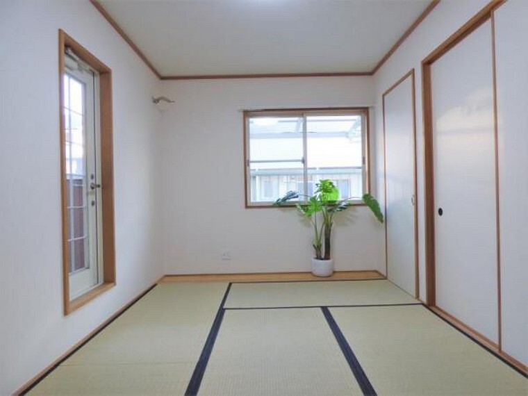【和室】本格的な和室はのんびりと過ごせそうです