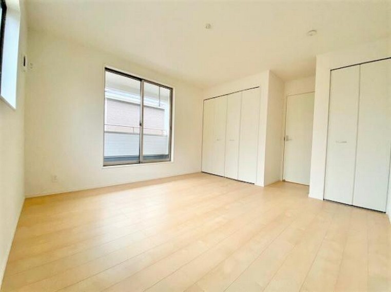 寝室 こちらのお部屋はバルニコーに面しており、日当たり、通風ともに良好です!