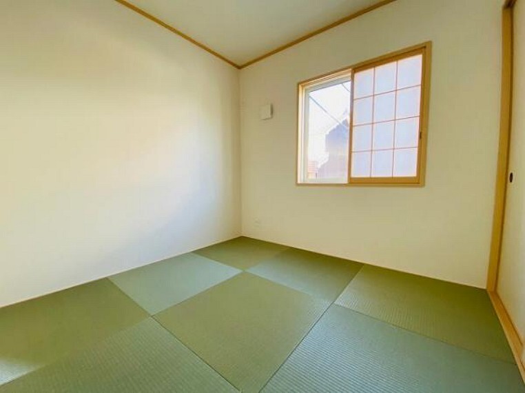 和室 新しい畳の香りのする和室で心身ともにリラックスできますね