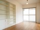 洋室 洋室 キッチン横の洋室は2面採光でお部屋は明るく風通しが良いです
