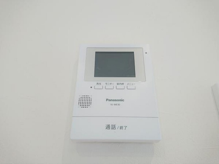 【同仕様写真/インターホン】新しく設置するドアホンはカラーモニター付き。留守中の来客も記録できるので防犯面でも安心ですね。