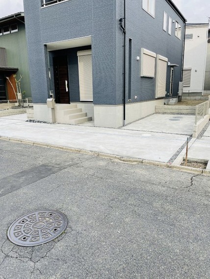 駐車場 駐車場は停めやすい広さで2台分。 ゆとりのある広さで駐車も楽々です。
