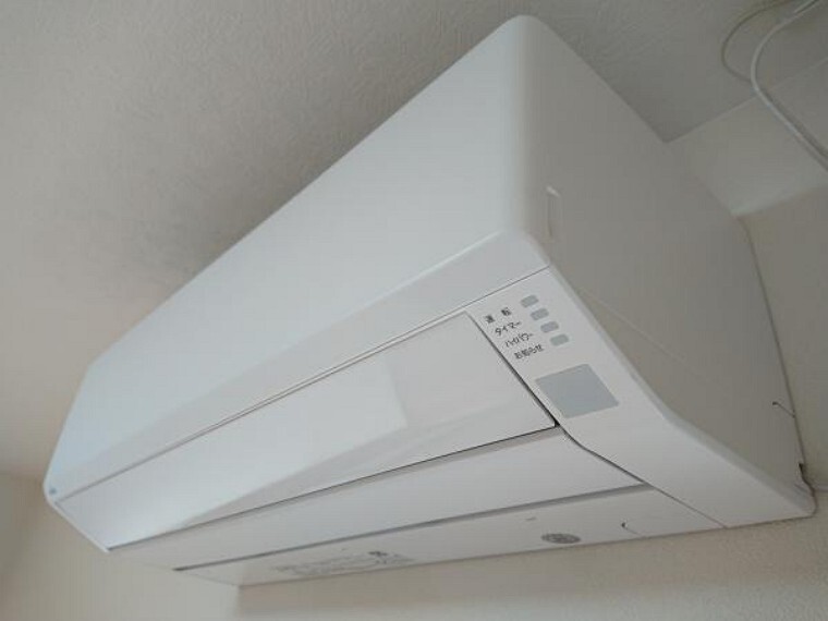 冷暖房・空調設備 【エアコン】これから始まる新生活の強い味方。1階LDKに富士通製新品のエアコン1台を設置しました。初期費用が抑えられますね。