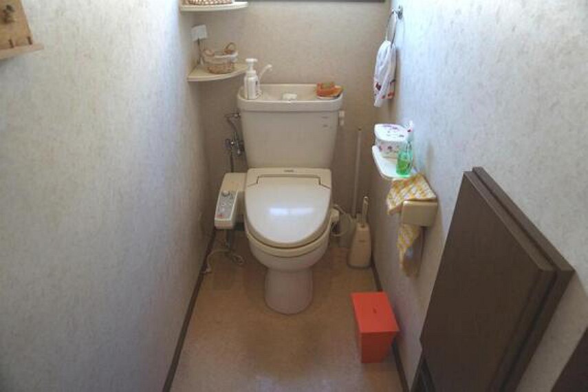 トイレ 温水洗浄便座付きトイレは嬉しい設備ですね。
