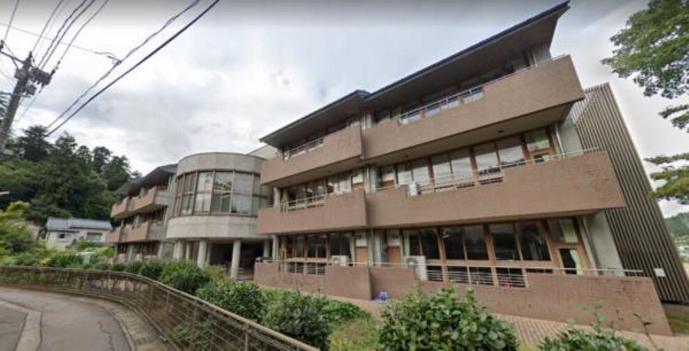 小学校 加茂南小学校まで1.2km 徒歩15分 お友達との通学距離にも程よい距離です。