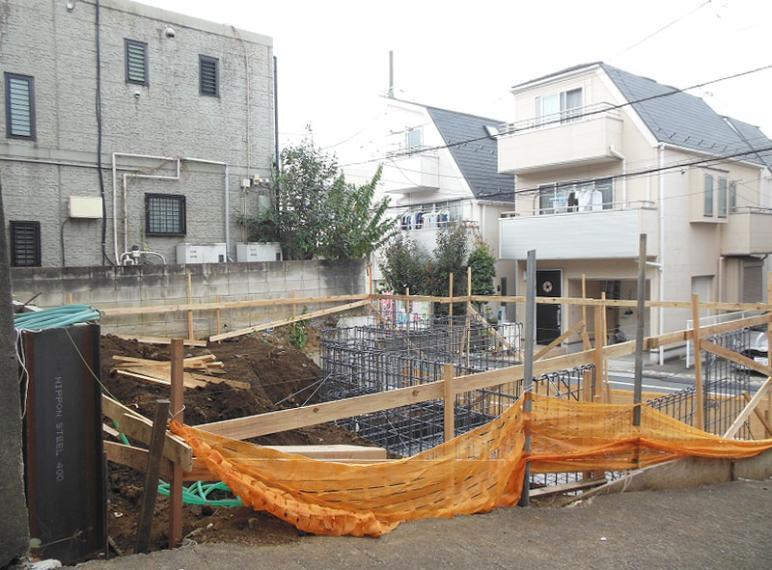 現況外観写真 ■6m道路と通路に接する開放感のある立地です。