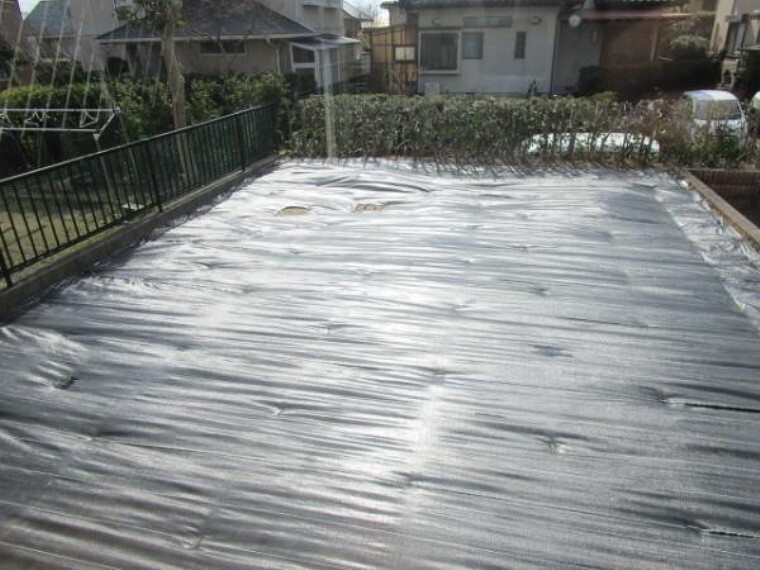 庭 【リフォーム済み】庭部分には防草シートを敷きこみました。庭のお手入れの負担を軽減します。
