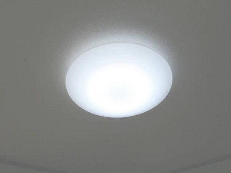 発電・温水設備 【同仕様写真】各居室照明は新品に交換します。引越しの際に段取りや費用がかからないのは、嬉しいですね。