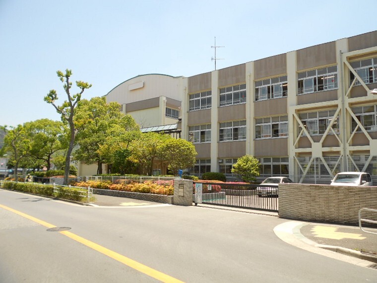 小学校 【小学校】多井畑小学校まで820m