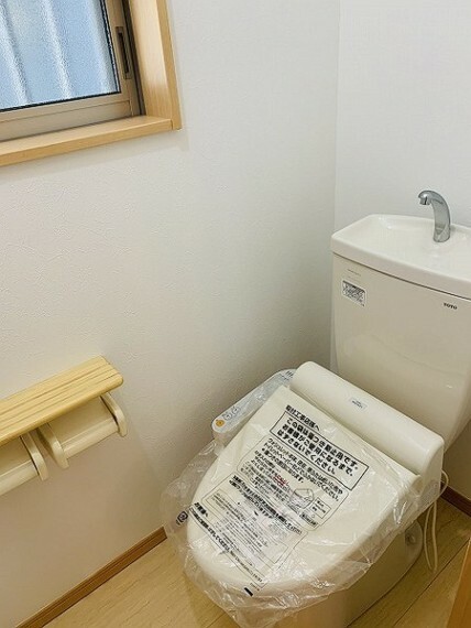 トイレ トイレ・ウォシュレットタイプのトイレが1階と2階に完備。いつでも清潔・快適！