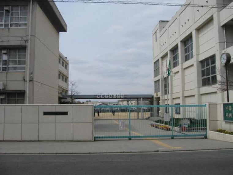 中学校 【中学校】寝屋川市立第二中学校まで698m