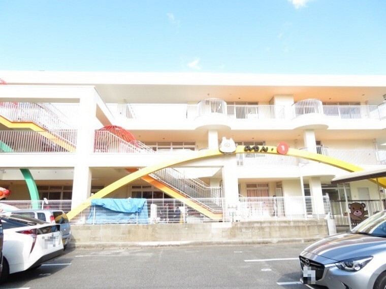幼稚園・保育園 【葵第一幼稚園】 幼保連携型認定こども園 1歳から年長まで入園できます。 子どもたちが素直に心を表現できる環境を作ることを第一に心がけています。