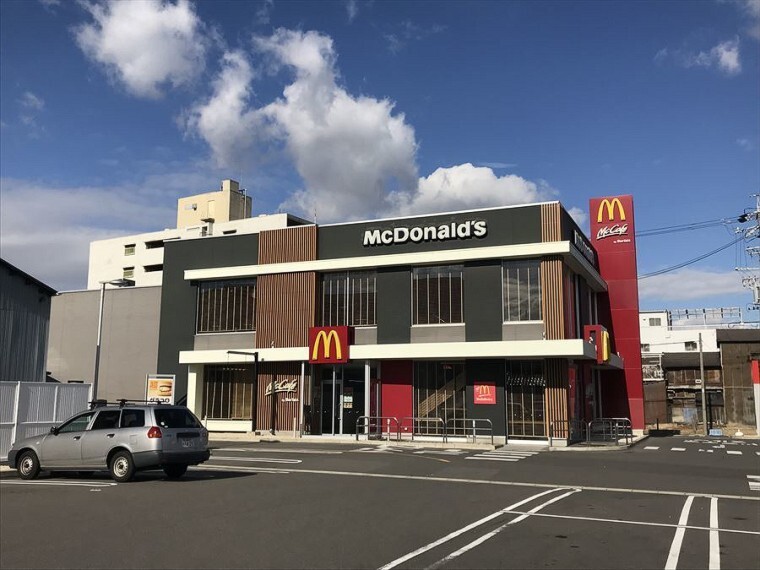 【マクドナルド23号浜田町店】 営業時間 24時間営業 朝マック 5:00~10:30 マックカフェ実施店 120席/駐車場35台