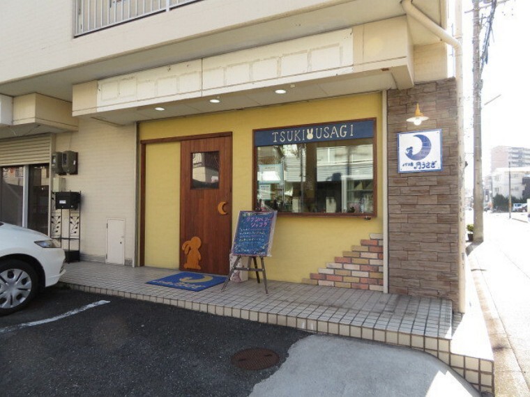 月うさぎ 【営業時間】 7:00~19:00(売り切れ次第終了) 定休日 月曜日・火曜日 パン屋さん