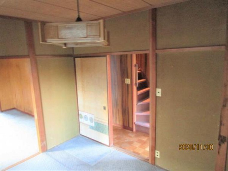 洋室 【リフォーム中】1階東側6帖の和室です。使い勝手を考えて和室から洋室に間取り変更する予定です。天井・壁のクロス張替えの他、床は上張りし照明や火災報知器も新品を設置する予定です。