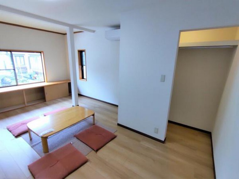 1階主寝室です。10帖と広々としたお部屋になっています。クロークを新設したため、収納も増えました。
