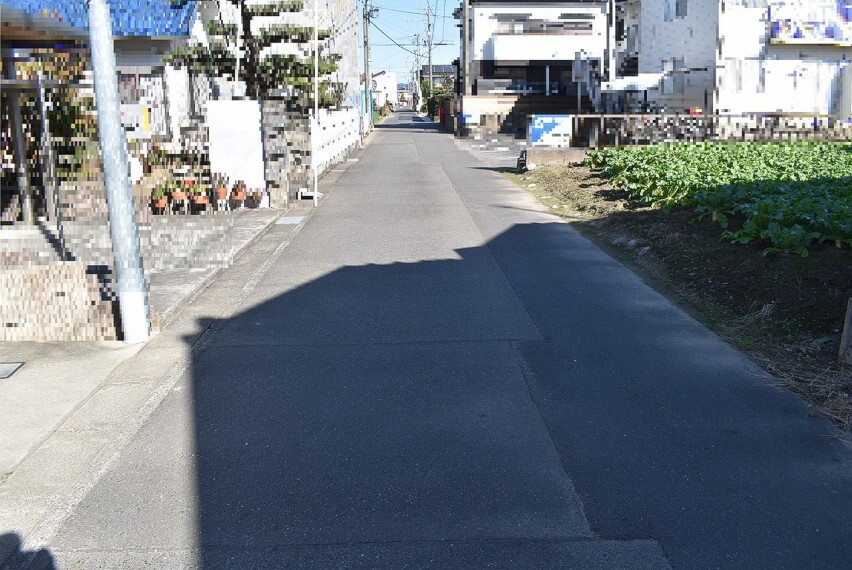 前面道路(2020年12月撮影)