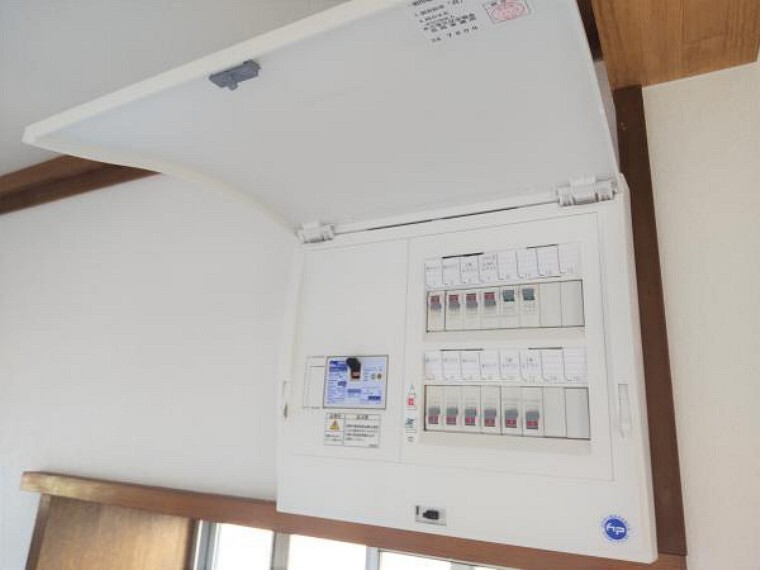 新しく分電盤を交換いたしました。専用回路も分かれております。