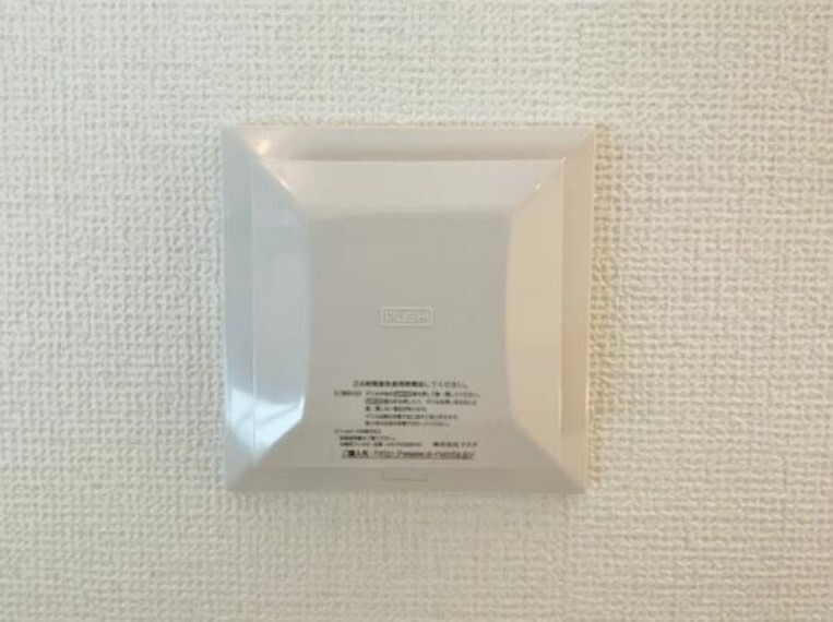 お部屋の中の空気を24時間循環・換気するシステムです。 きれいな空気を取り入れることができ、カビを発生させる結露や湿気を防ぐことに役立ちます。