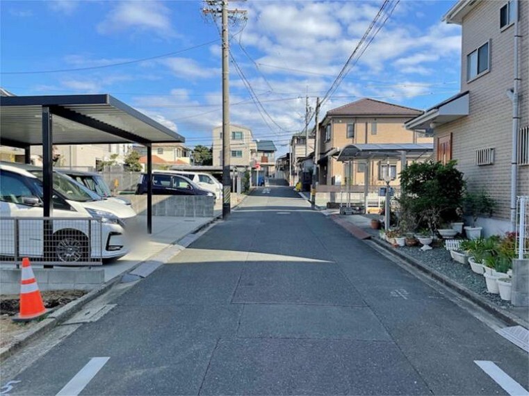 現況写真 前面道路は約5.3mあり駐車もスムーズに行えます