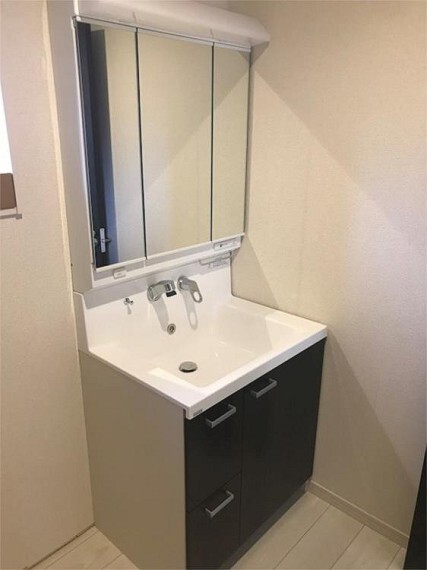 同仕様写真(内観) シャワー付き洗面台【写真は同仕様】