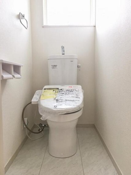トイレ <2021/01撮影>便器にフチがない設計なのでお手入れがとてもらくです。