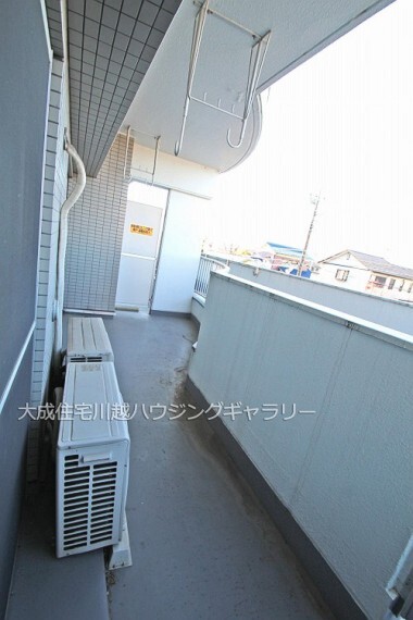 バルコニー 奥行きのある広いバルコニーの為、洗濯干しも楽々です。 現地写真2020.12.8撮影