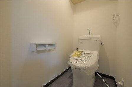 トイレ 気になるトイレも新品交換済みです。 ウォシュレット機能付き。