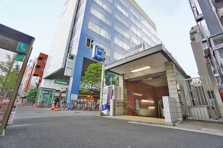 新高円寺駅(東京メトロ 丸ノ内線) 徒歩14分。 高円寺周辺には活気のある商店街が多いのがポイント。駅を出て北側にはカフェや古着店が多いルック商店街がございます。その先にはアーケードのかかったパル商