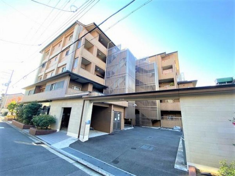 外観写真 5階建ての2階部分です