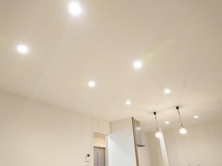 【リフォーム済】各居室の照明器具は新品交換しました。照明器具は設置した状態でお引渡しを致しますのでお客様が別途ご購入いただく必要はございません。