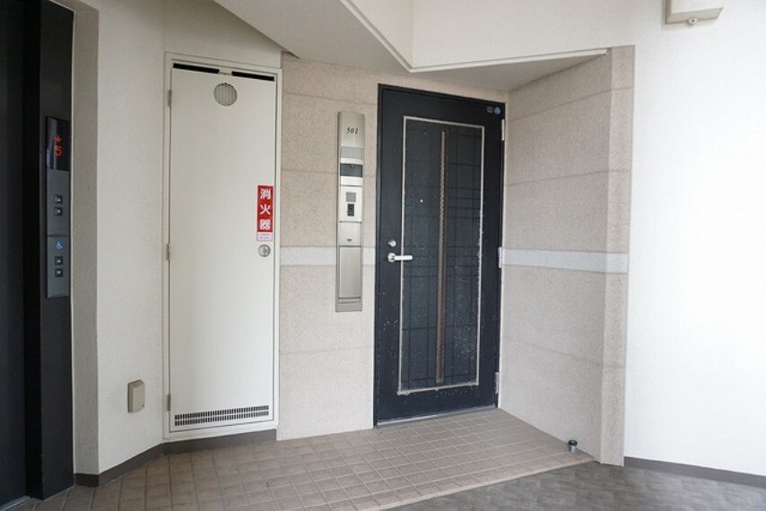 玄関 角部屋なので両隣を気にすることなく過ごせます。