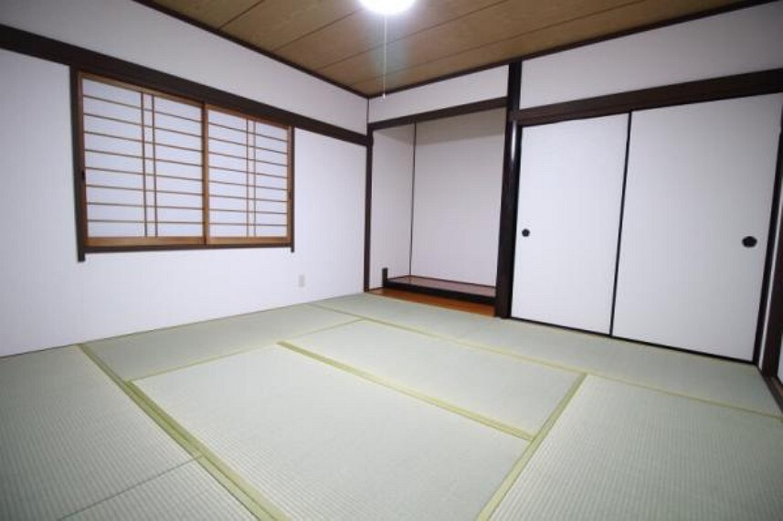 和室 1階にある8帖の和室。リビングと離れており客間として使いやすいですね。