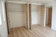 子供部屋 同仕様写真。寝室には壁一面のクローゼットが付いており、3帖の書斎が付いており、ウォークインクローゼットとしてもご活用いただけます。