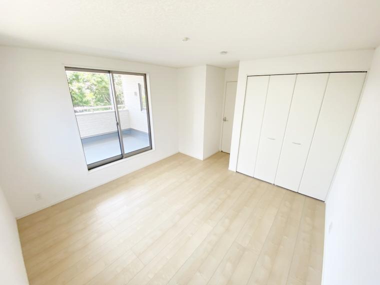 洋室 寝室利用がおすすめの落ち着きのある洋室。ゆっくりお休みください。 子供部屋としても最適です。