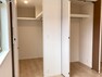 収納 主寝室にはW.I.Cや収納スペースが並んでおり、たくさんの衣類などが収納できます。（2022年4月撮影）
