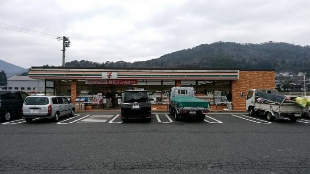 コンビニ セブンイレブン 広島上根バイパス店