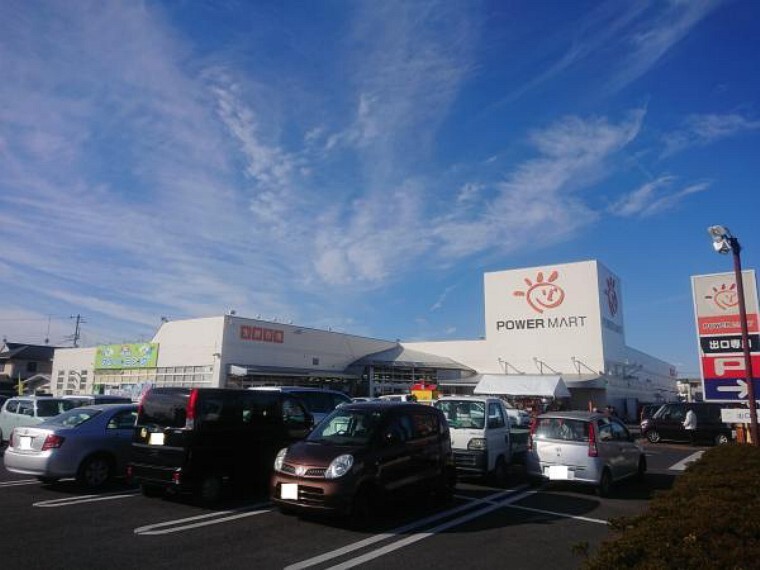 スーパー 【近隣施設/スーパー】パワーマート住吉店様まで1.2km(徒歩15分、車3分)。日々のお買い物に欠かせないスーパーは徒歩でも遠くない距離。歩いて行ける距離にスーパーがあると買い忘れがあってもすぐにお買い物できるので便利ですね。