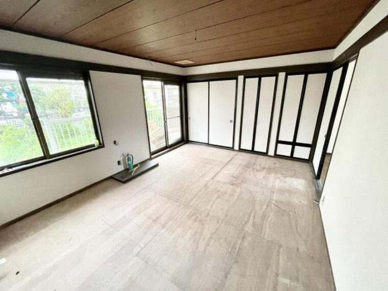 【リフォーム中】1階10帖和室です。畳の表替え、障子と襖の張替、照明の交換を予定しております。