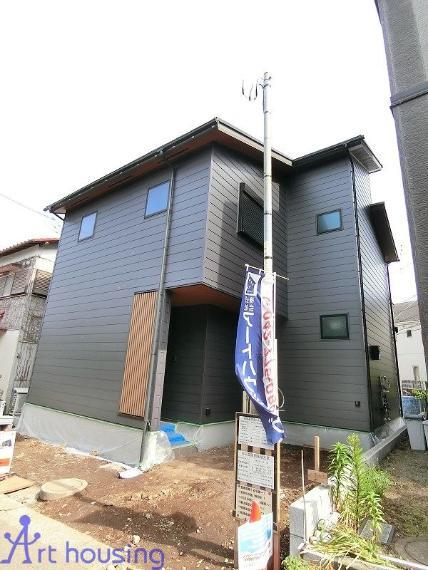 現況外観写真 外壁は耐久性に優れたガルバリウム鋼板を使用!